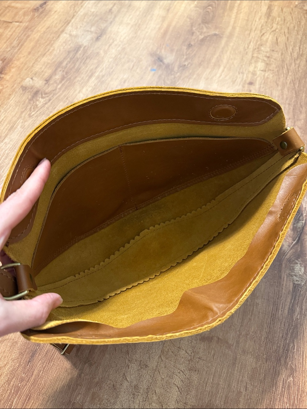 Portland Leather Koala Crossbody Medium Honey - Picture 4 of 12